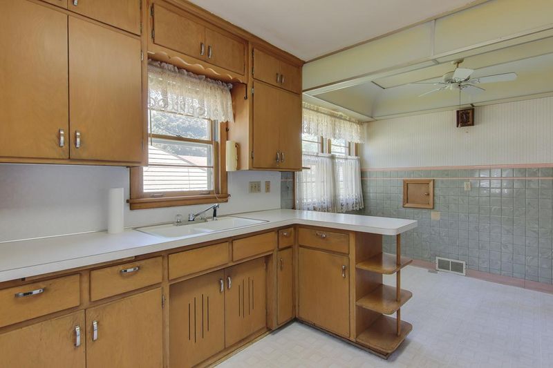 975 Palace Ave, Saint Paul, MN 55102