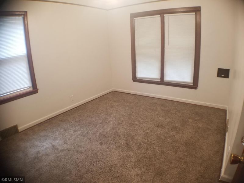 1221 Cook Ave E, Saint Paul, MN 55106