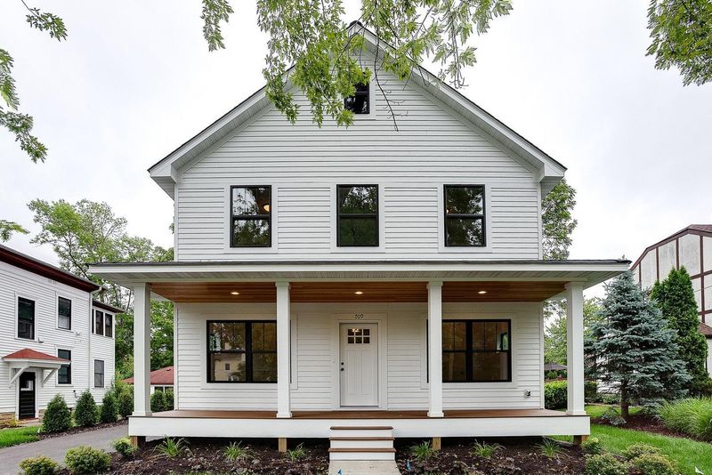 709 3rd St S, Stillwater, MN 55082