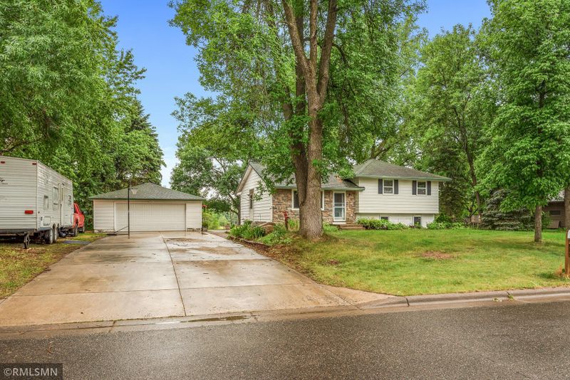 12161 Noon Dr, Dayton, MN 55327