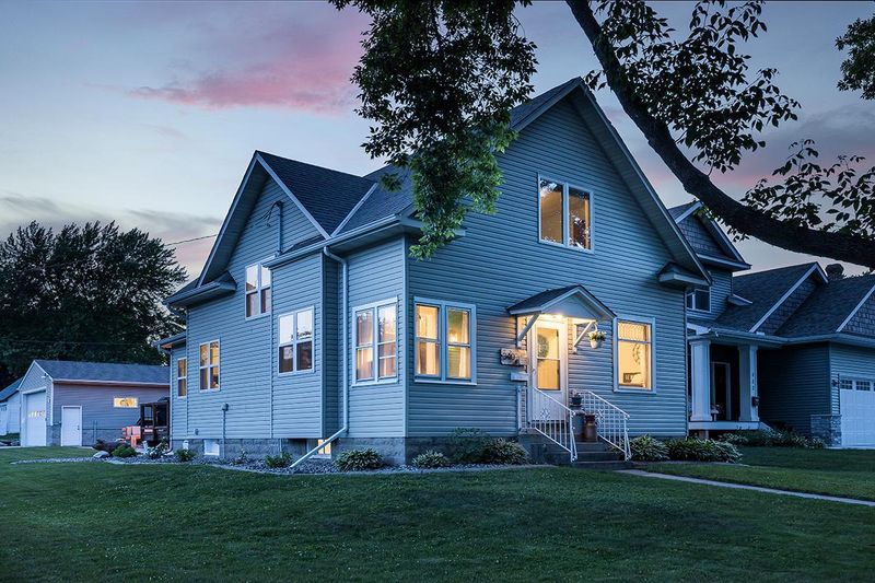 340 S Pine St, Waconia, MN 55387