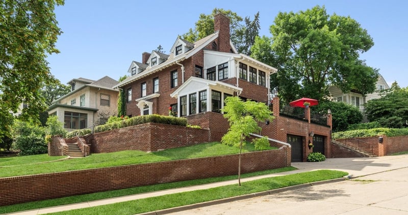 2500 W Lake Of The Isles Pw, Minneapolis, MN 55405