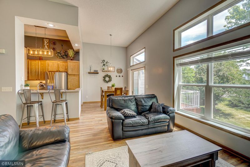 10624 Pond Curve, Woodbury, MN 55129