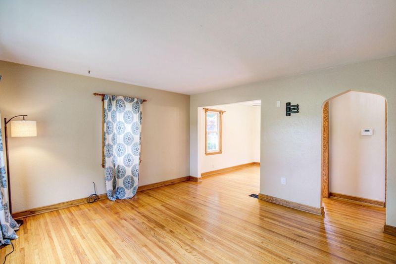 324 13th Ave N, South Saint Paul, MN 55075