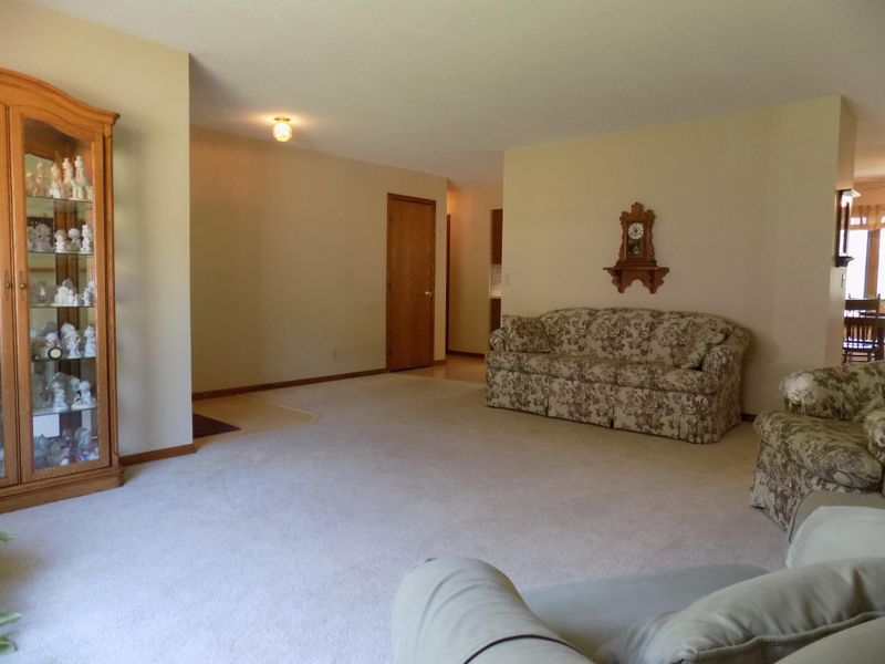 466 Sunnyview Dr, Rollingstone, MN 55969