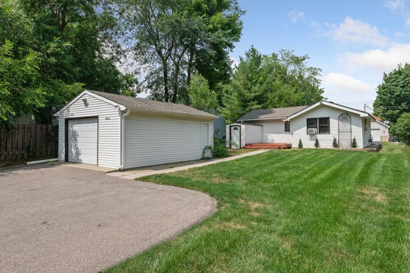 5032 Crestview Rd, Mound, MN 55364
