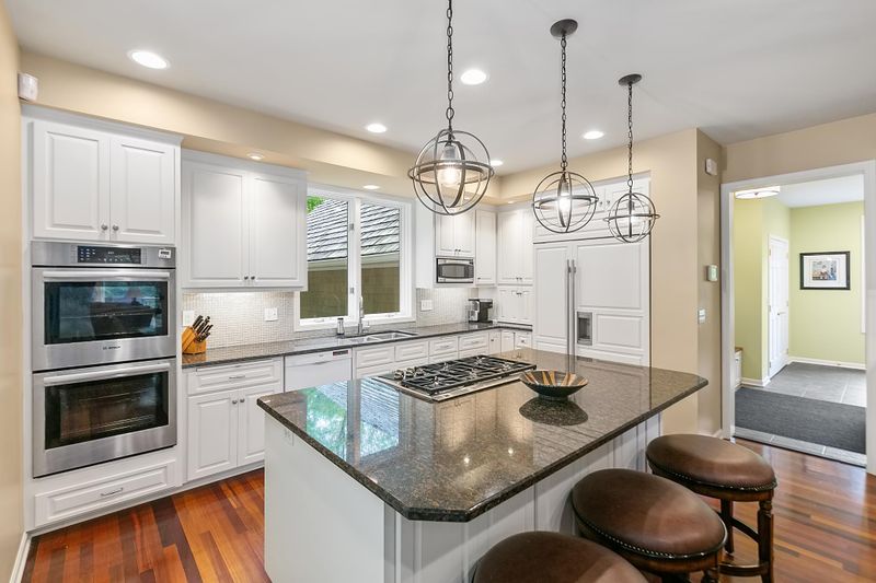 6218 Morningside Cir, Eden Prairie, MN 55344