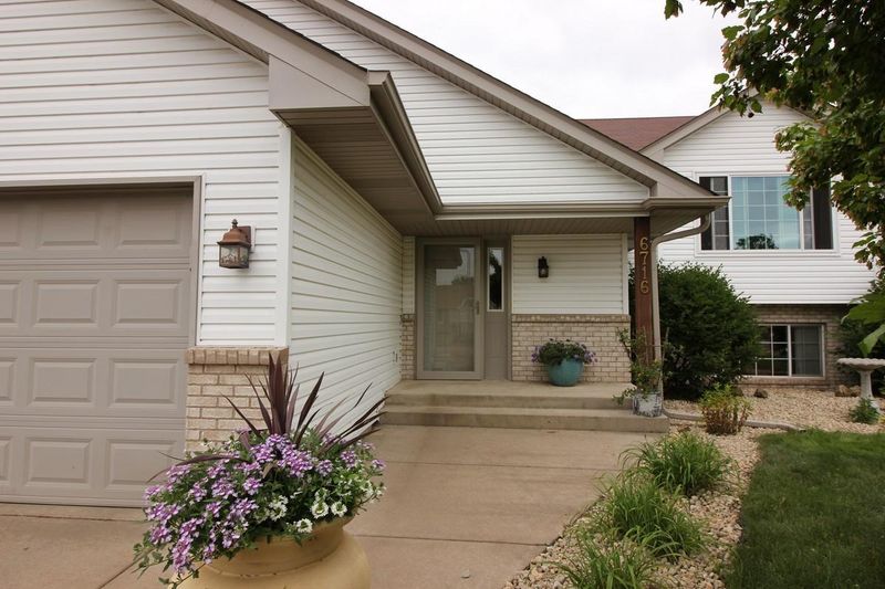 6716 378th St, North Branch, MN 55056