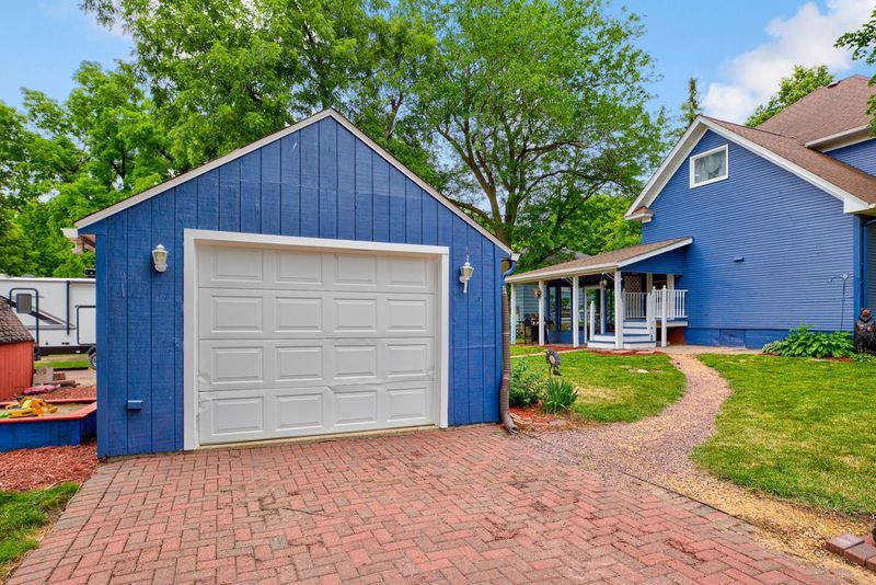 502 E 1st St S, Truman, MN 56088