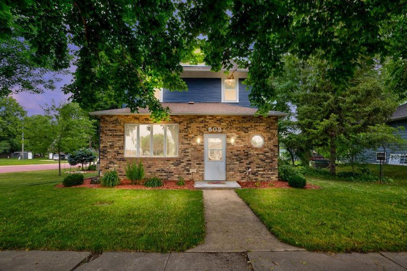 502 E 1st St S, Truman, MN 56088