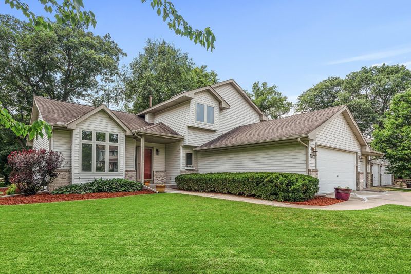 7015 47th St N, Oakdale, MN 55128