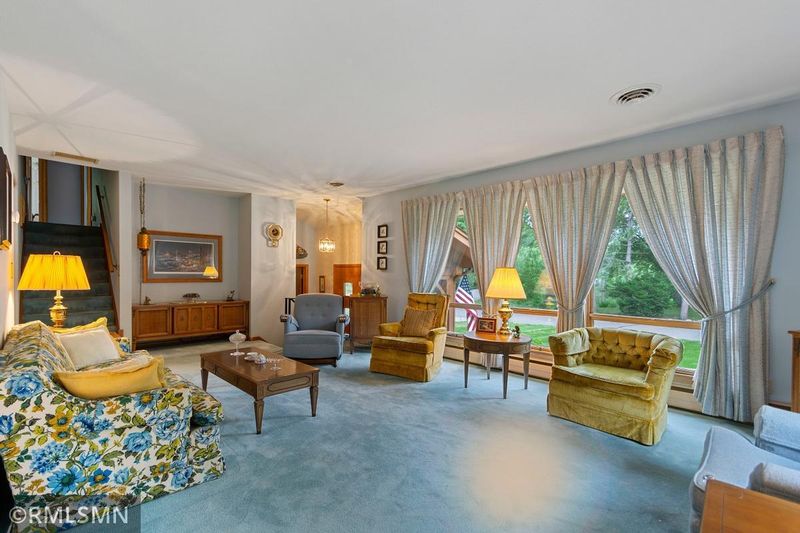 16801 Canterbury Dr, Minnetonka, MN 55345