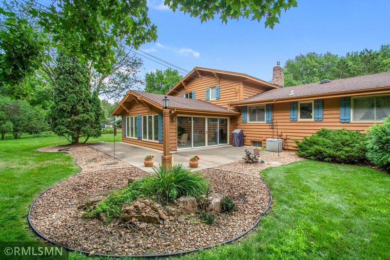 16801 Canterbury Dr, Minnetonka, MN 55345