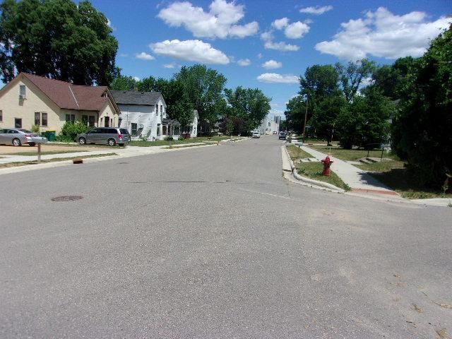 329 N 2nd St, Le Sueur, MN 56058