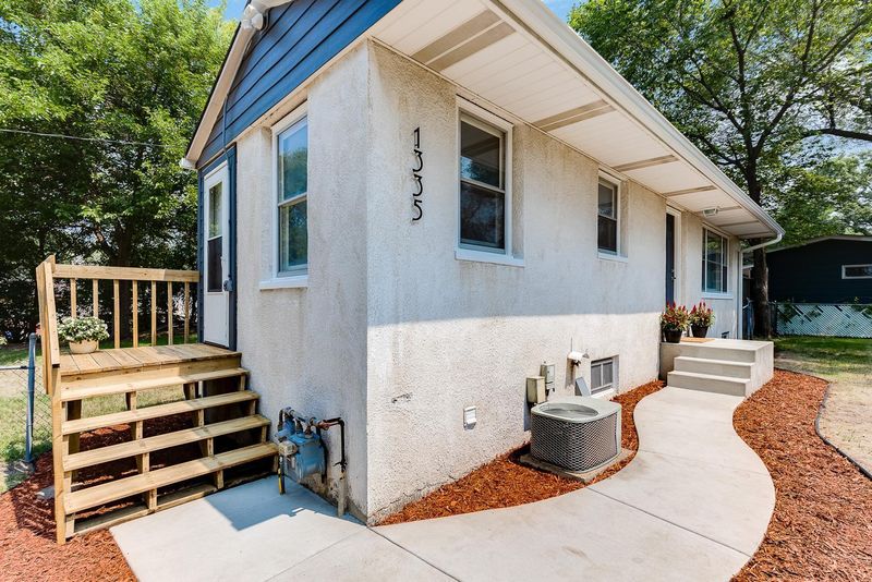 1335 Onondaga St NE, Fridley, MN 55432