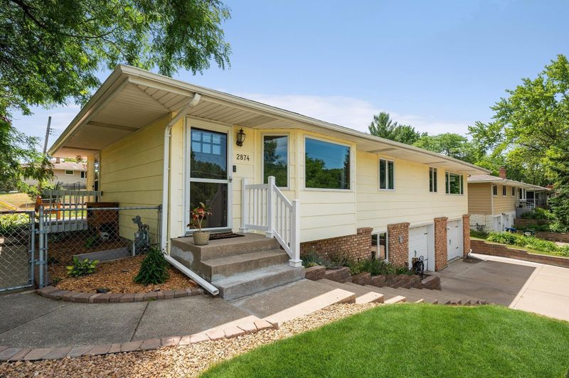 2874 Western Ave N, Roseville, MN 55113