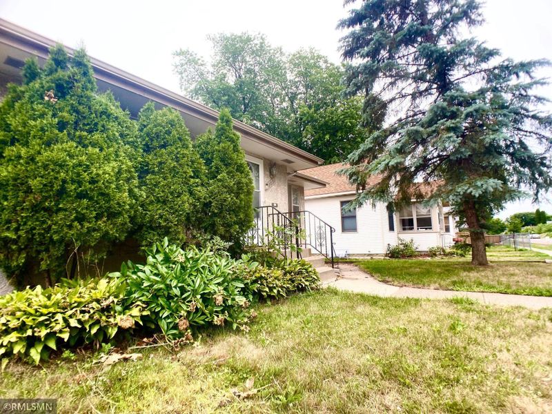 1091 Magnolia Ave E, Saint Paul, MN 55106