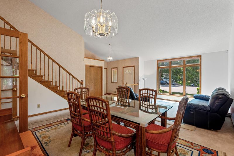 6426 Upper 46th St N, Oakdale, MN 55128