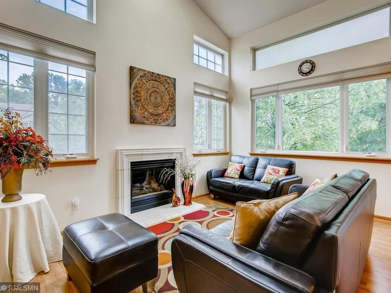 11694 Langford Cir #701, Burnsville, MN 55337