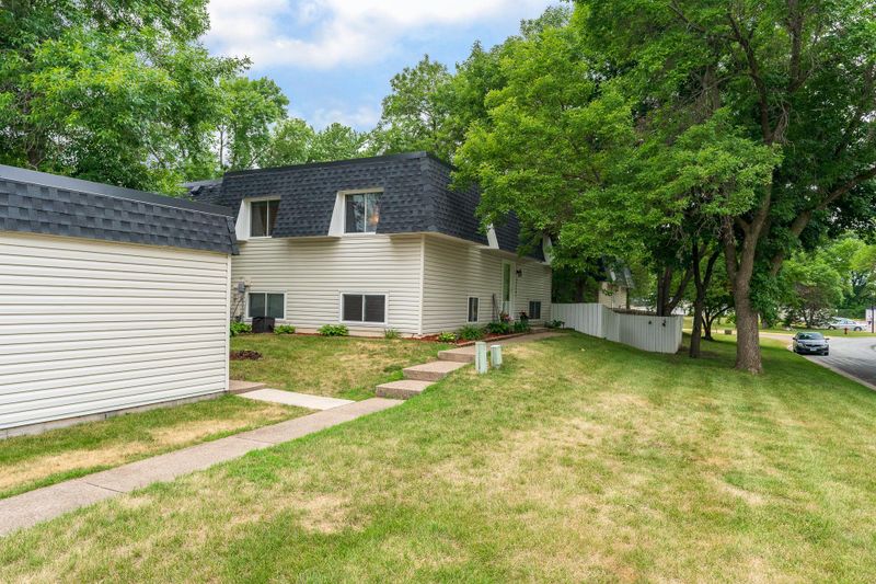 3774 Conroy Trl, Inver Grove Heights, MN 55076