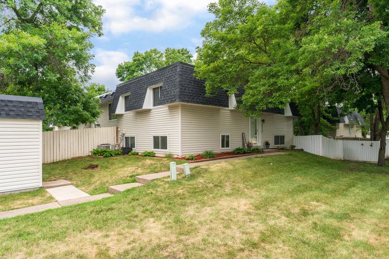 3774 Conroy Trl, Inver Grove Heights, MN 55076