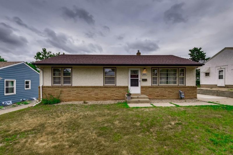 2241 Conway St, Saint Paul, MN 55119