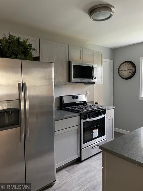 1986 4th St E, Saint Paul, MN 55119
