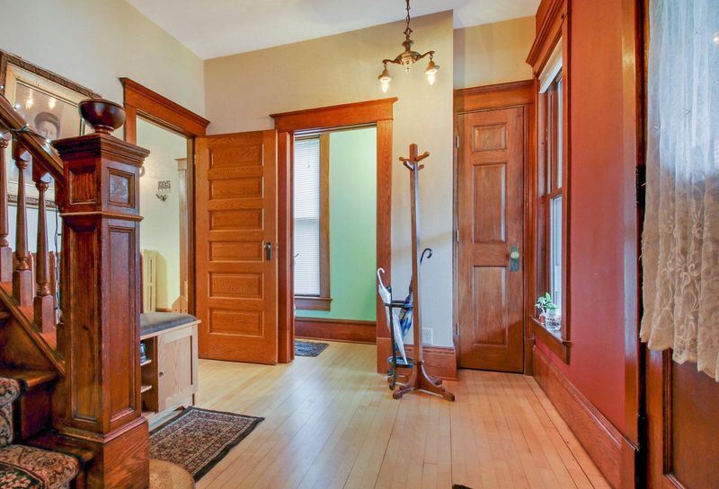 304 6th Ave, Eau Claire, WI 54703