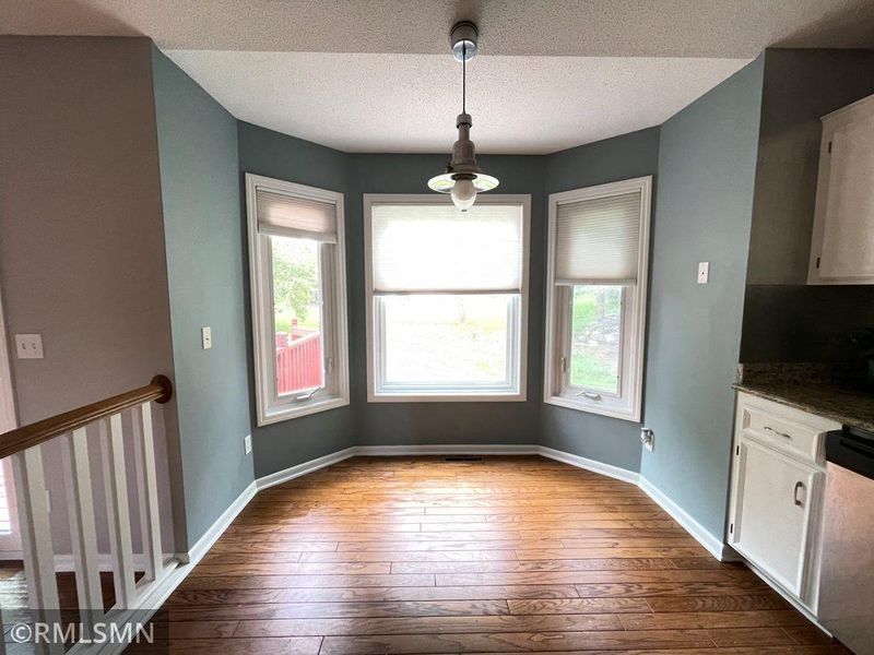 722 Summer Ln, Eagan, MN 55123
