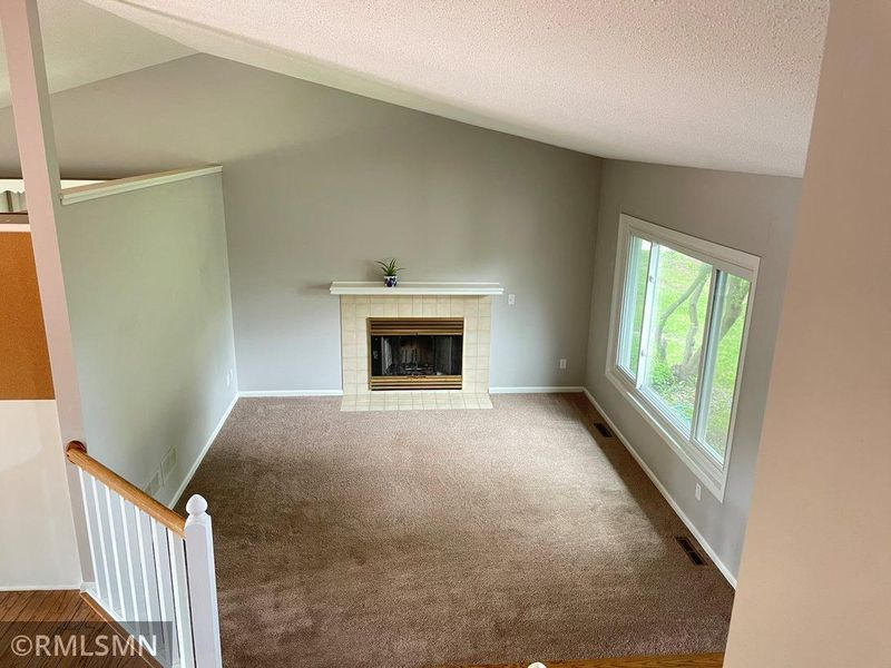 722 Summer Ln, Eagan, MN 55123