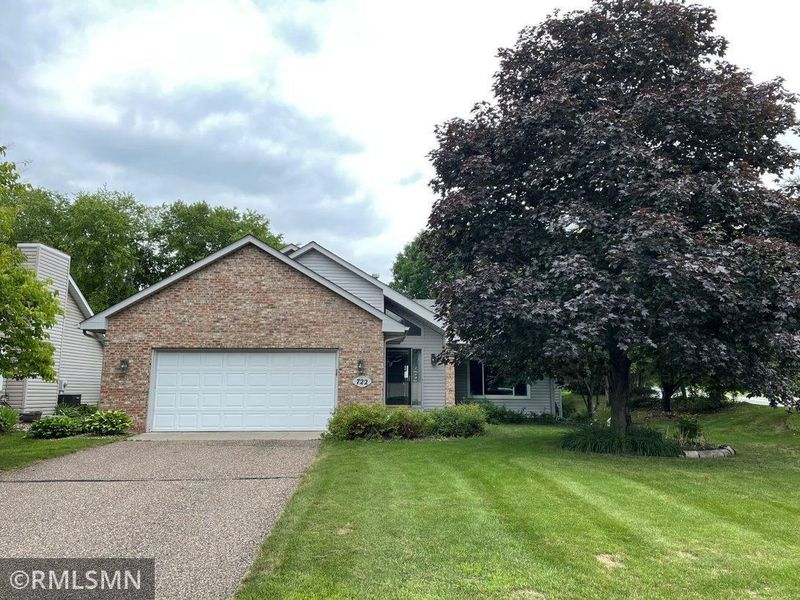 722 Summer Ln, Eagan, MN 55123
