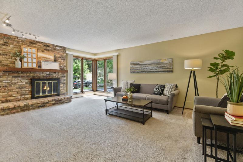 16400 Limerick Ln, Minnetonka, MN 55345
