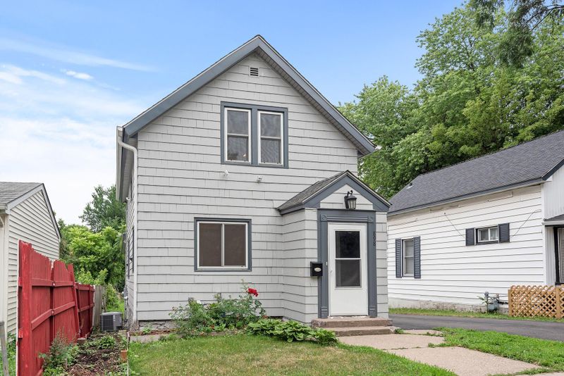 898 Wilson Ave, Saint Paul, MN 55106
