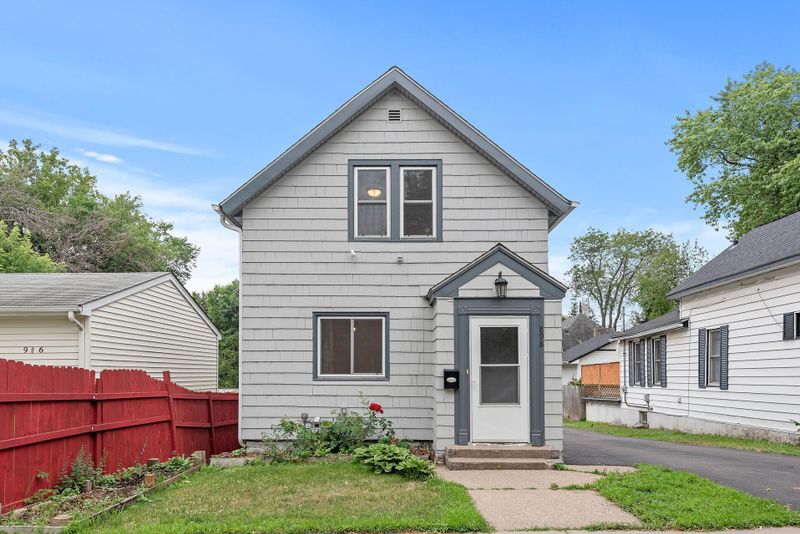 898 Wilson Ave, Saint Paul, MN 55106