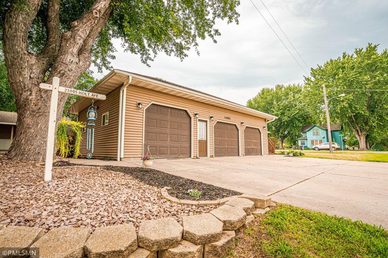 23905 Holt Ave, Hampton, MN 55031