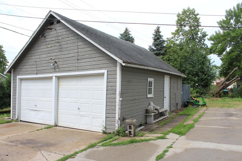 1126 14th St E, Glencoe, MN 55336