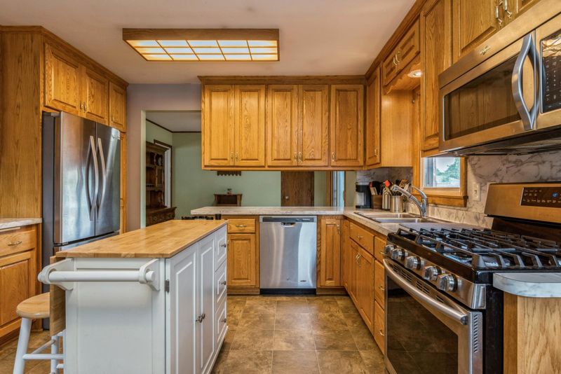 5562 Xenia Ave N, Crystal, MN 55429