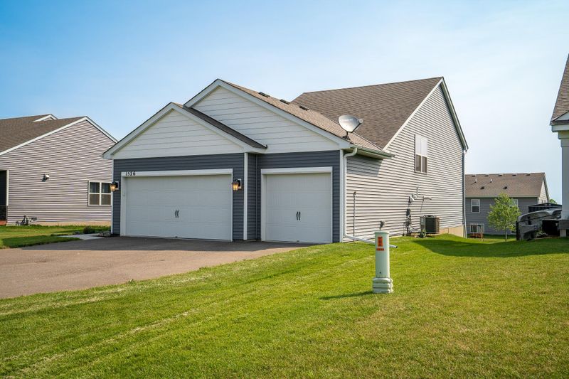 1526 Willow Cir, Shakopee, MN 55379