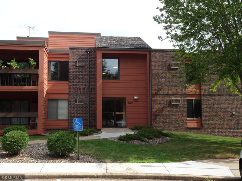 8037 Xerxes Ave S #235, Bloomington, MN 55431