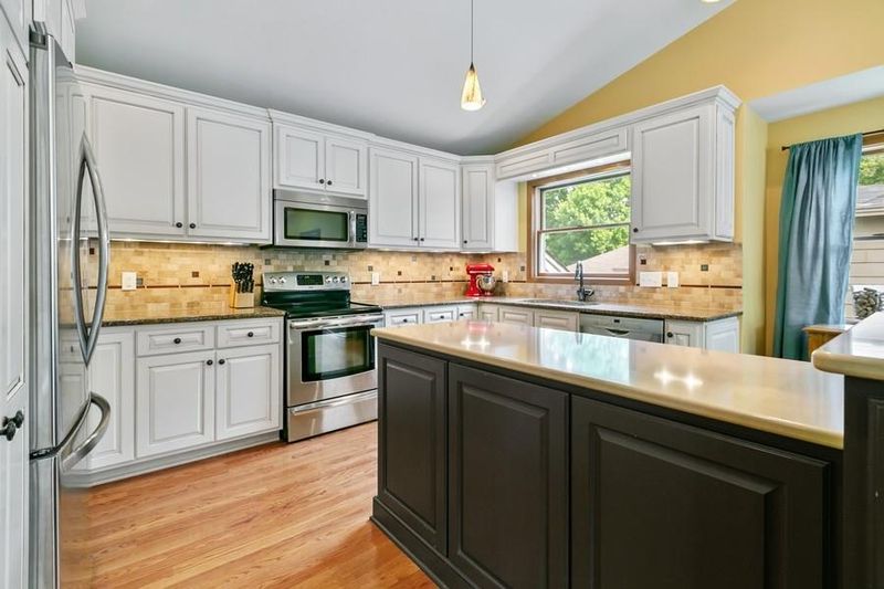 13093 Glenhurst Ave, Savage, MN 55378