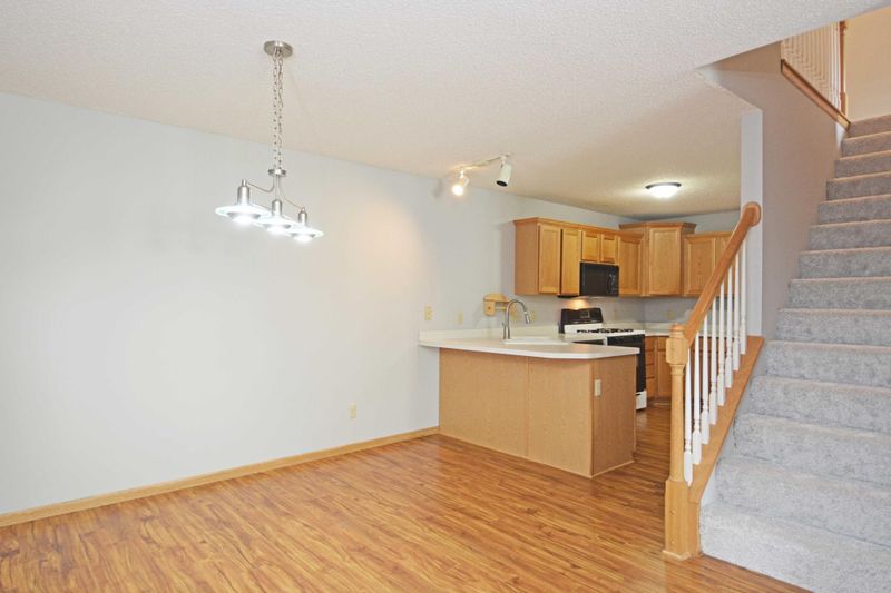 3583 Genevieve Ave N, Oakdale, MN 55128
