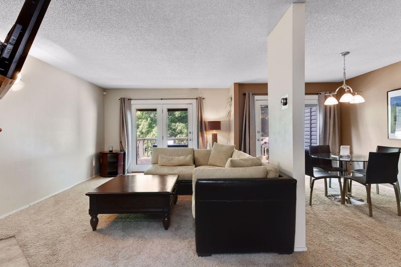 9194 Neill Lake Rd, Eden Prairie, MN 55347