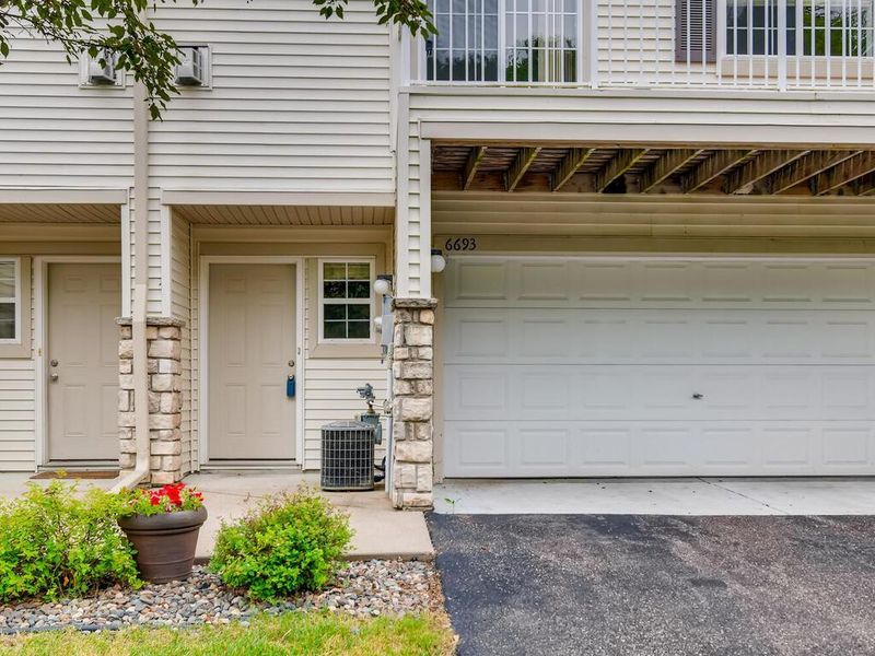 6693 Pine Crest Trl S, Cottage Grove, MN 55016