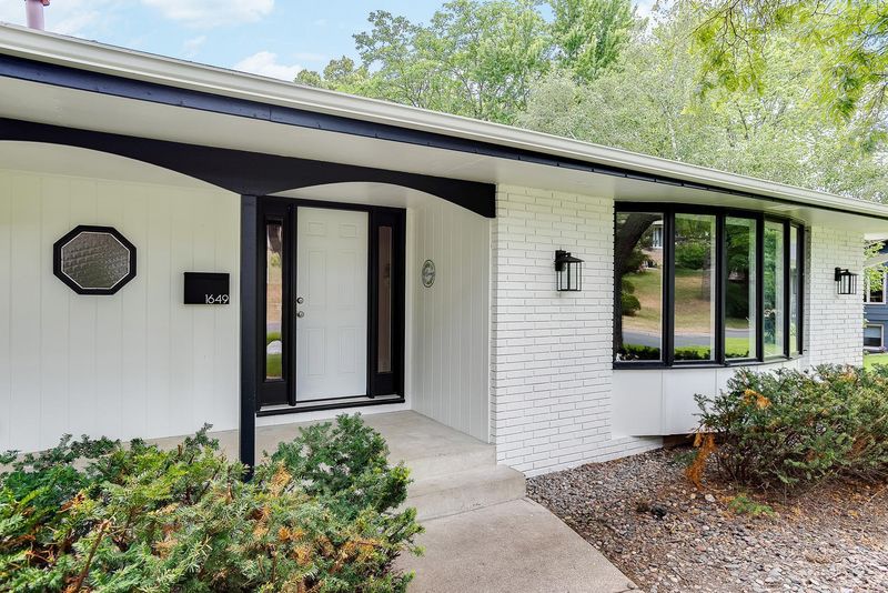 1649 Saint Croix Cir, Golden Valley, MN 55422