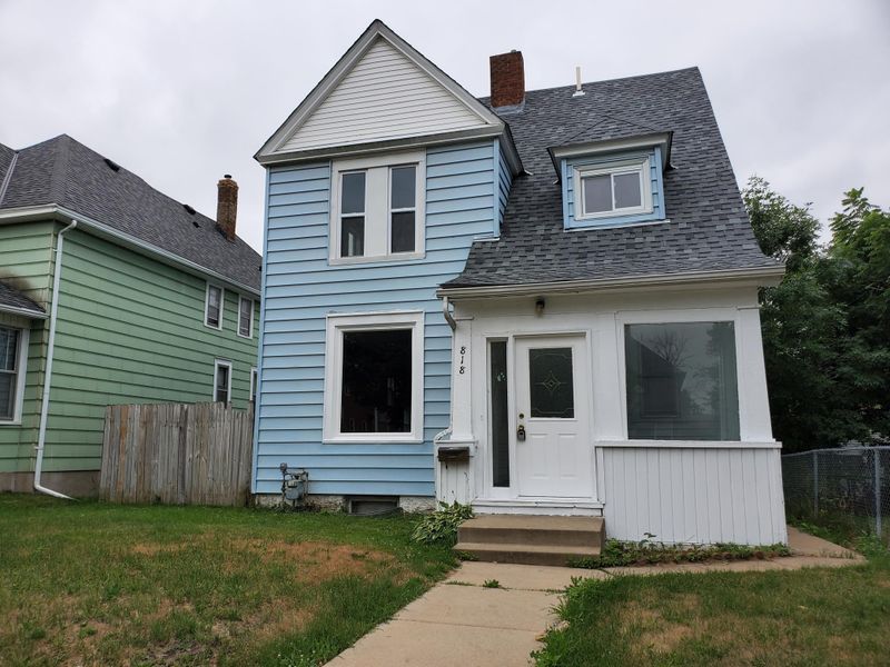 818 Charles Ave, Saint Paul, MN 55104