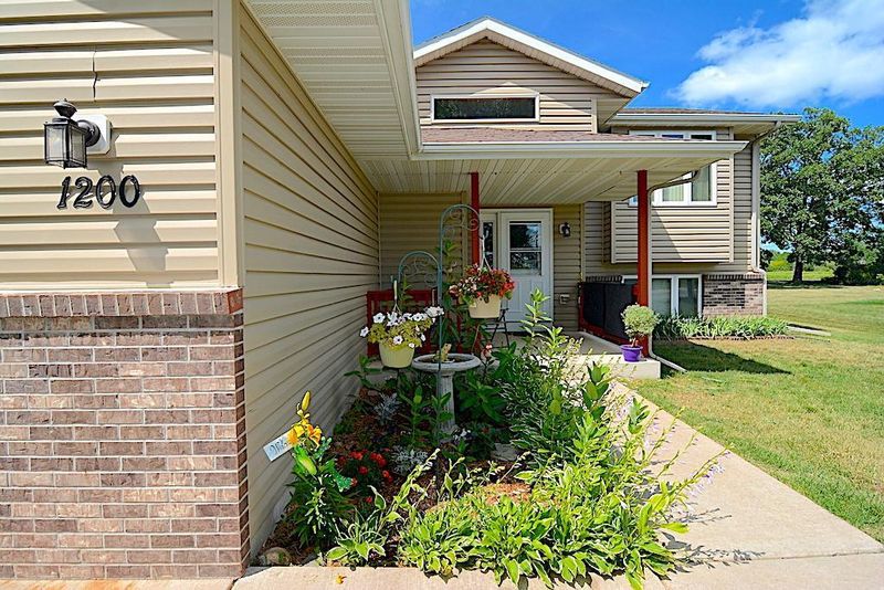 1200 9th St NE, Milaca, MN 56353