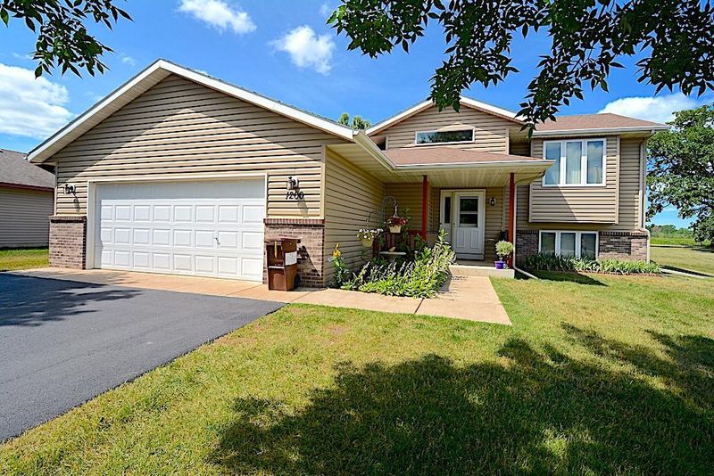 1200 9th St NE, Milaca, MN 56353