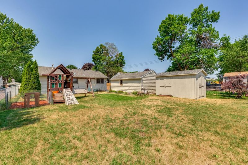 5726 Yates Ave N, Crystal, MN 55429