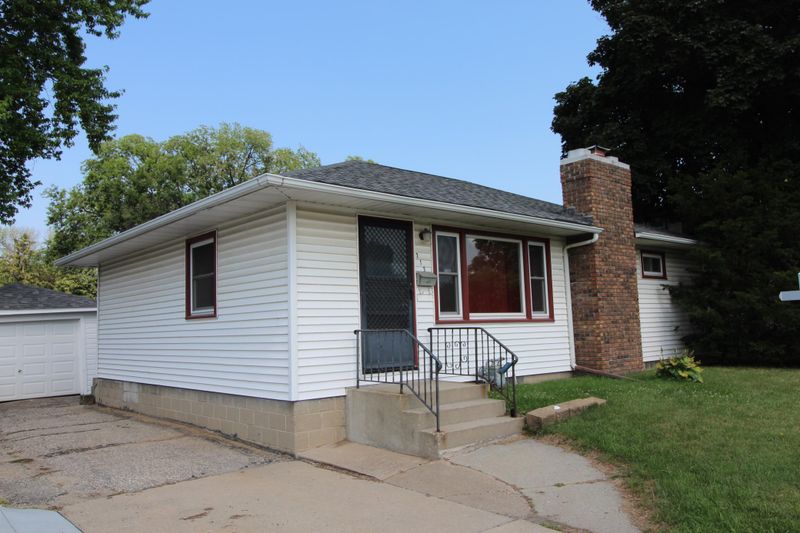 713 4th Ave NW, Rochester, MN 55901
