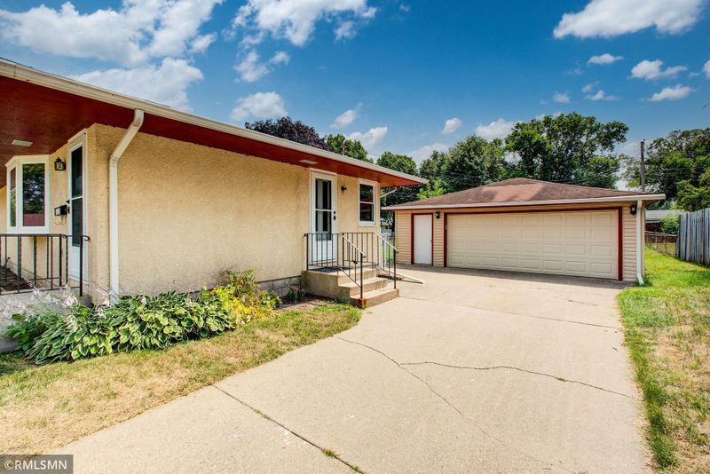 3196 71st St E, Inver Grove Heights, MN 55076